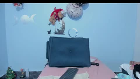  luna  sweet  online show from December 19, 2025, 9:00 pm