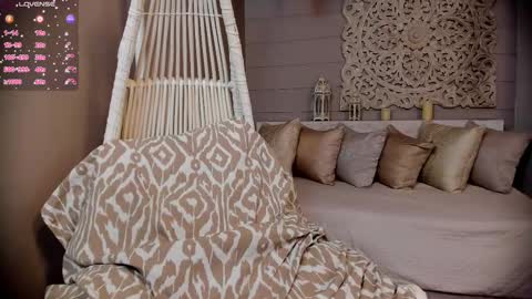 Snapshot of _luna_dupont_ chatting on February 18, 2025, 12:39 pm  Luna  online show from February 18, 2025, 12:39 pm