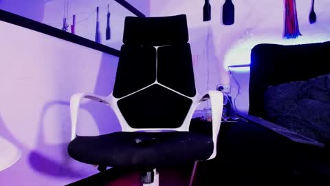 Snapshot of _luna_parisi chatting on January 5, 2025, 9:15 am MISS LUNA online show from January 5, 2025, 9:15 am