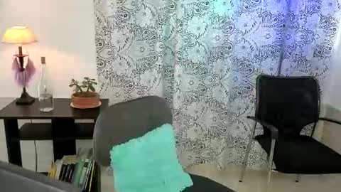 Snapshot of _lunablondie_ chatting on June 20, 2026, 2:42 pm _lunablondie_ online show from June 20, 2026, 2:42 pm
