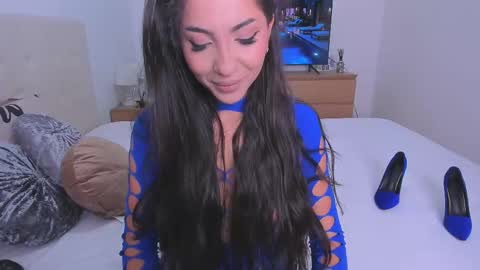 Lynna online show from December 16, 2025, 10:04 pm