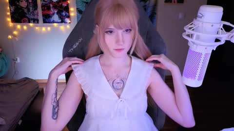 Snapshot of _mariko_ chatting on March 9, 2025, 2:10 pm Mariko online show from March 9, 2025, 2:10 pm