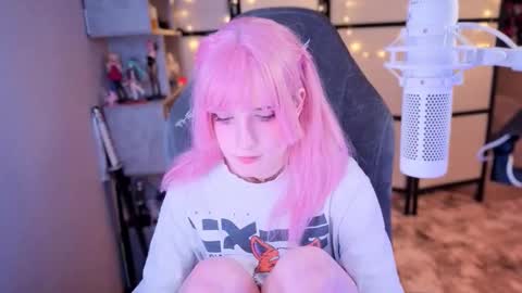 Snapshot of _mariko_ chatting on November 16, 2025, 3:06 pm Mariko online show from November 16, 2025, 3:06 pm