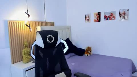 _matthew_santos_ online show from April 17, 2026, 12:35 am