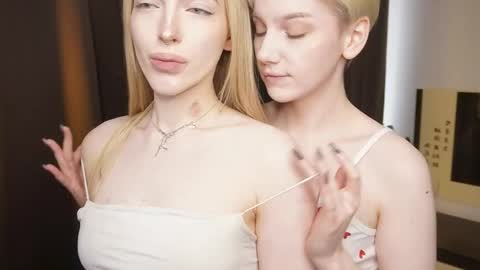 Elva and Kate  online show from May 8, 2026, 5:46 am