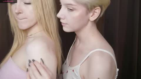 Elva and Kate  online show from May 21, 2026, 6:09 am