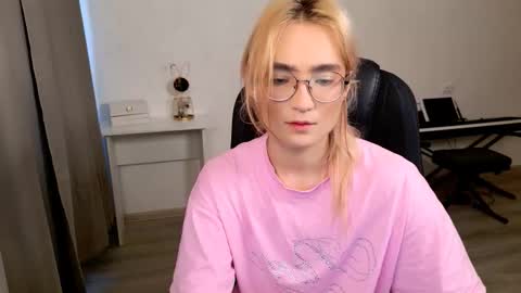 _meow_neko_ online show from January 19, 2026, 8:18 am