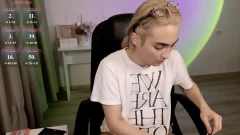 _meow_neko_ online show from April 19, 2026, 5:12 pm