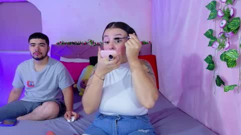  Mia y Mike  online show from September 29, 2025, 2:00 pm