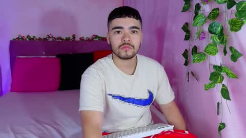  Mia y Mike  online show from November 6, 2025, 3:57 pm