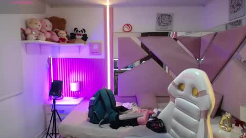  Mia  online show from January 9, 2026, 12:19 pm