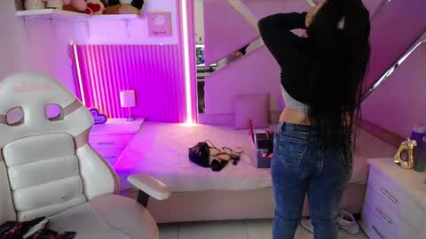  Mia  online show from January 10, 2026, 12:29 pm