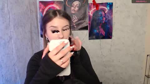 Mia online show from January 16, 2026, 2:43 pm