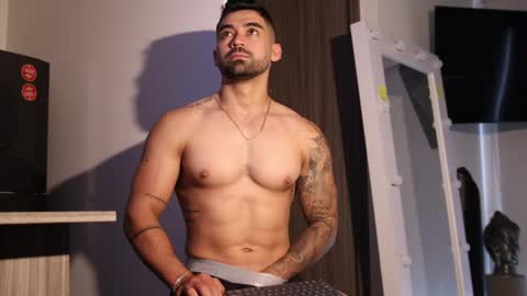 Snapshot of _mikestone chatting on February 24, 2025, 2:58 pm soy mike online show from February 24, 2025, 2:58 pm