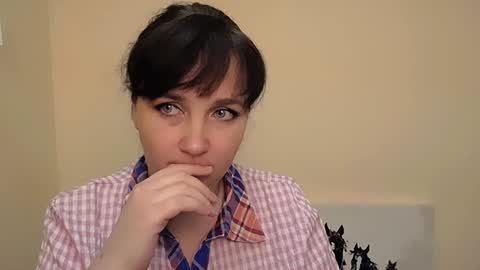 Snapshot of _miranda_sun chatting on December 4, 2024, 3:32 pm Miranda online show from December 4, 2024, 3:32 pm