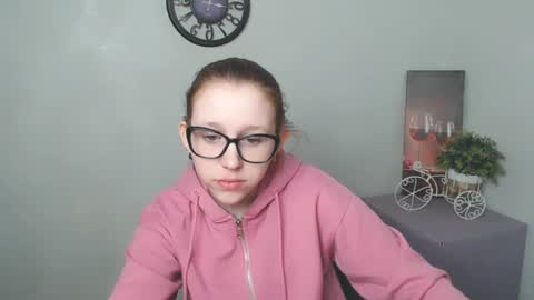 Snapshot of _miraterri_ chatting on February 21, 2025, 7:23 am Mira online show from February 21, 2025, 7:23 am