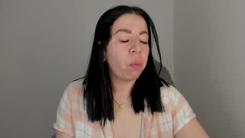 Snapshot of _miss_coco_ chatting on November 3, 2025, 12:06 pm _miss_coco_ online show from November 3, 2025, 12:06 pm