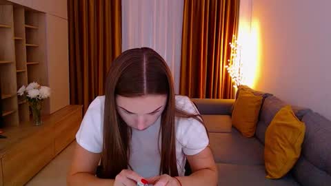 Mia online show from October 8, 2025, 7:06 am