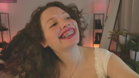 Mara Independent model online show from April 19, 2026, 7:05 pm