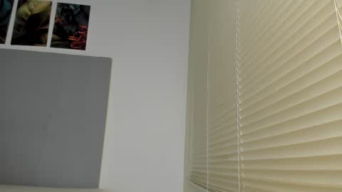 _molly_rosse_ online show from October 25, 2025, 12:02 pm