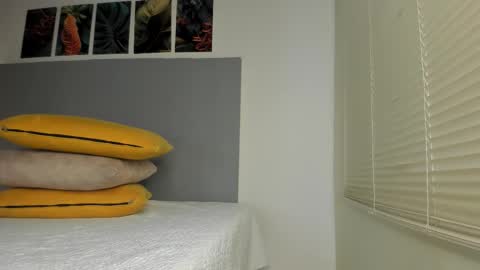 _molly_rosse_ online show from November 1, 2025, 12:07 pm