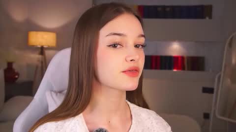 Snapshot of _moonlit_melody_ chatting on March 5, 2026, 5:31 pm Margo online show from March 5, 2026, 5:31 pm