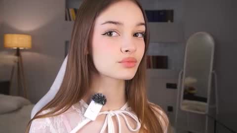 Snapshot of _moonlit_melody_ chatting on March 8, 2026, 5:28 pm Margo online show from March 8, 2026, 5:28 pm