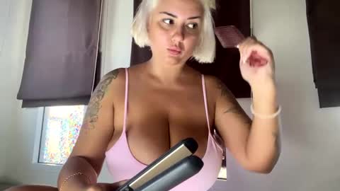 Snapshot of _morpho_ chatting on March 3, 2025, 9:22 am Francine Aisi Morpho - a genus of blue butterflies. online show from March 3, 2025, 9:22 am