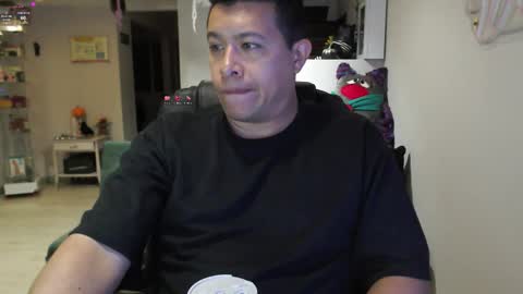 Snapshot of _mr_panda_ chatting on October 22, 2025, 11:37 pm Panda online show from October 22, 2025, 11:37 pm