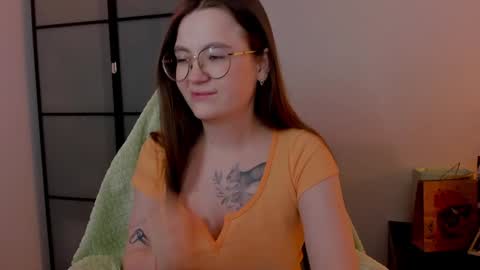 Mia with a big heart  online show from February 8, 2025, 3:30 am