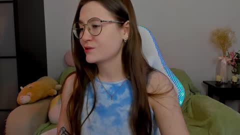 Mia with a big heart  online show from February 24, 2025, 5:11 am