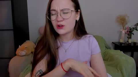 Mia with a big heart  online show from February 26, 2025, 3:10 am