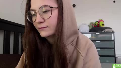 Mia with a big heart  online show from March 10, 2025, 3:01 am