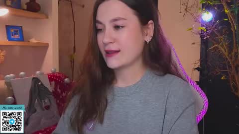 Mia with a big heart  online show from December 17, 2025, 3:34 am