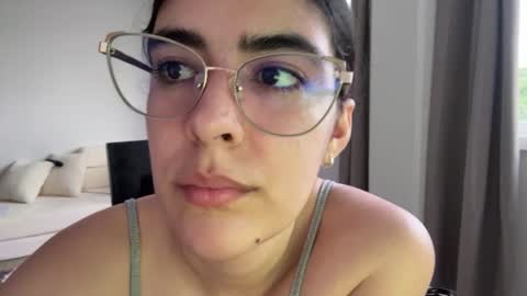 Niah  You can call me Ni or cutie haha online show from April 5, 2026, 10:18 pm