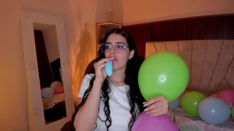 Niah  You can call me Ni or cutie haha online show from April 7, 2026, 9:04 pm