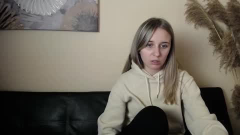 Snapshot of _nicole_new chatting on November 9, 2025, 3:43 pm Nica online show from November 9, 2025, 3:43 pm