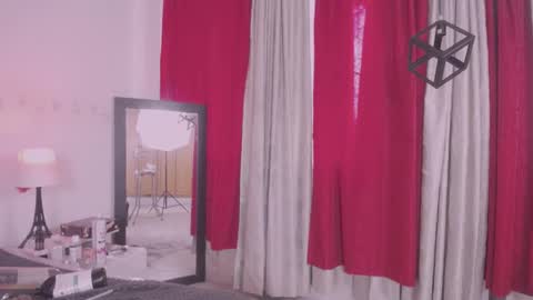 niiky online show from February 7, 2025, 5:40 pm