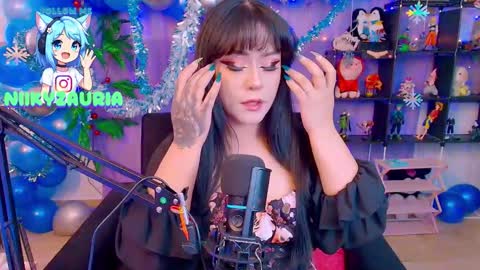 niiky online show from December 17, 2025, 3:51 pm