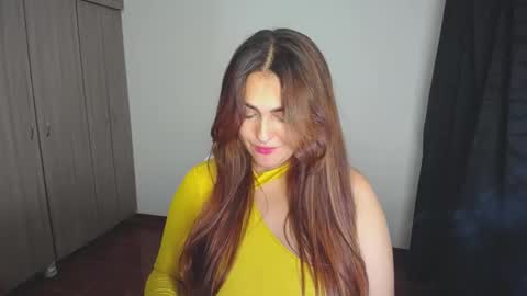 Snapshot of _ninahot chatting on December 22, 2024, 1:45 am Nina  online show from December 22, 2024, 1:45 am