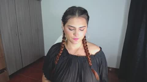 Snapshot of _ninahot chatting on December 29, 2024, 3:33 am Nina  online show from December 29, 2024, 3:33 am