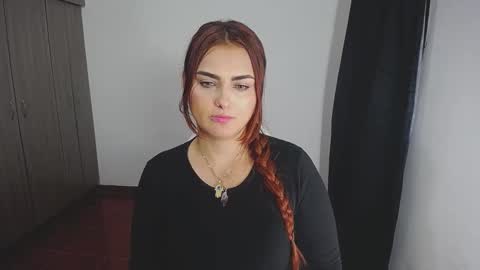 Snapshot of _ninahot chatting on February 17, 2025, 11:42 pm Nina  online show from February 17, 2025, 11:42 pm