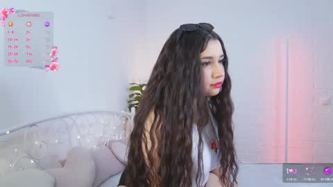 Vivian online show from December 17, 2024, 2:33 pm