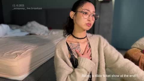 Snapshot of _octopussy_ chatting on October 12, 2025, 10:03 am Mikayla online show from October 12, 2025, 10:03 am