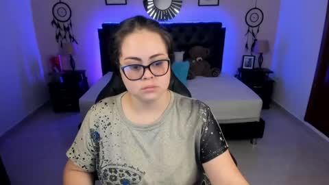 Olivia jones online show from April 17, 2026, 12:08 pm