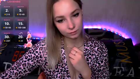  pando4ka  online show from November 17, 2025, 7:36 am