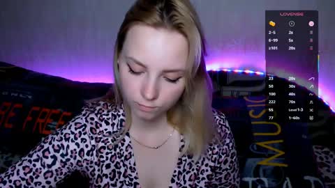  pando4ka  online show from April 16, 2026, 6:41 pm