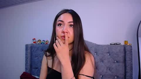 Snapshot of _pariiss chatting on November 20, 2025, 4:07 pm Paris online show from November 20, 2025, 4:07 pm