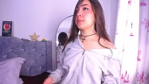 Snapshot of _pariiss chatting on November 28, 2025, 1:36 pm Paris online show from November 28, 2025, 1:36 pm