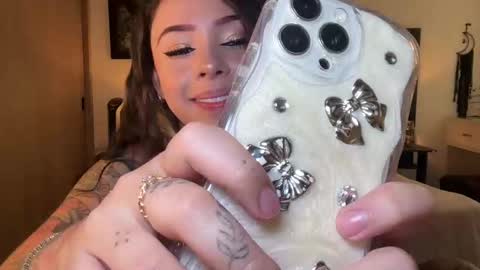 _paulah2 online show from September 17, 2025, 8:43 pm